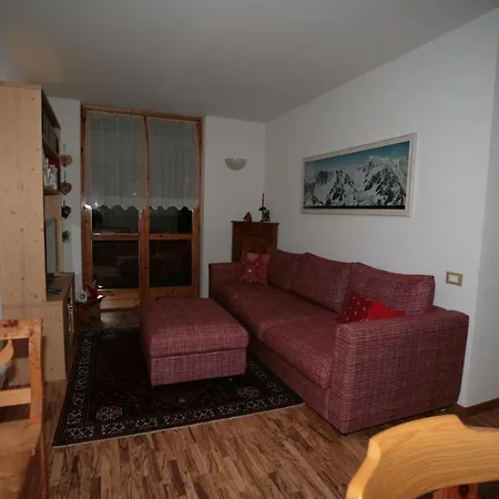 瓦尔法萨公寓 *